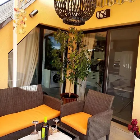 Apartman синьо лято