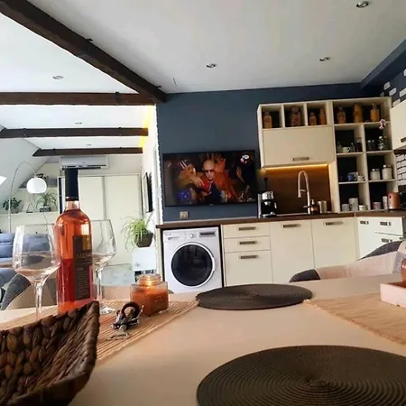 公寓 синьо лято